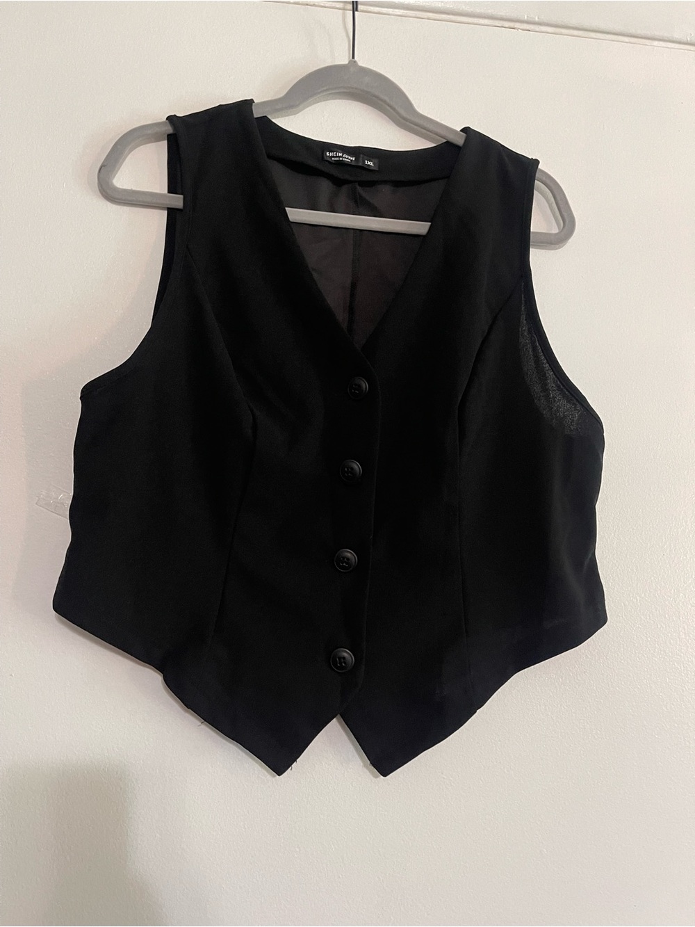 SHEIN Black Sleeveless Button-Front Vest